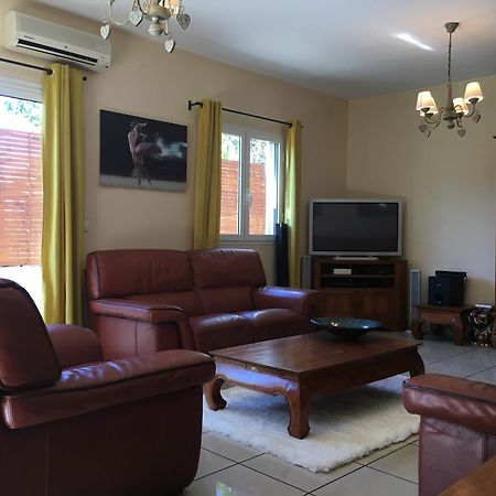 House With 5 Rooms In Etang Sale, With Wonderful Mountain View, Enclos Exterior foto