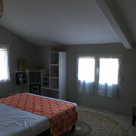 House With 5 Rooms In Etang Sale, With Wonderful Mountain View, Enclos Exterior foto