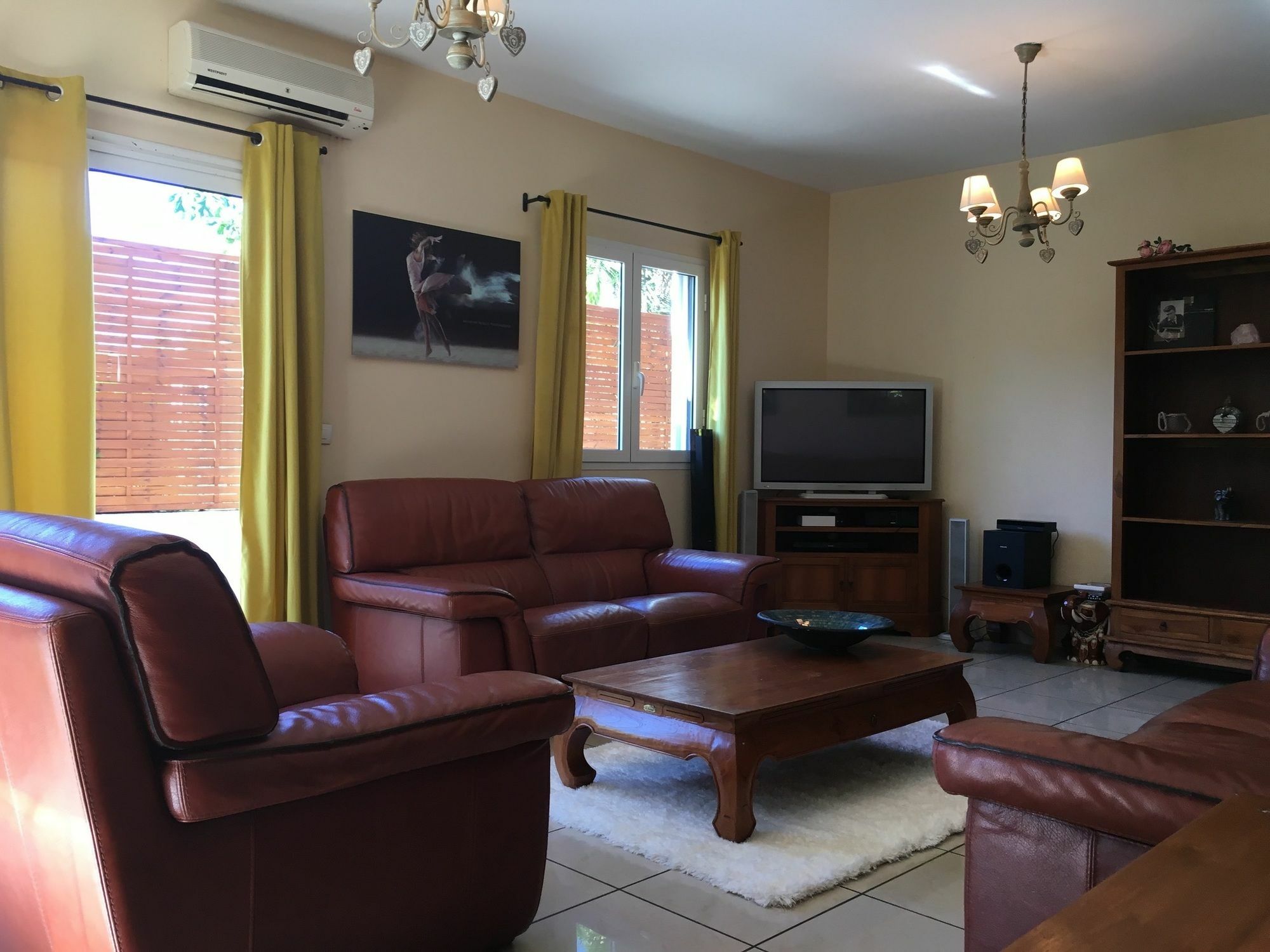 House With 5 Rooms In Etang Sale, With Wonderful Mountain View, Enclos Exterior foto