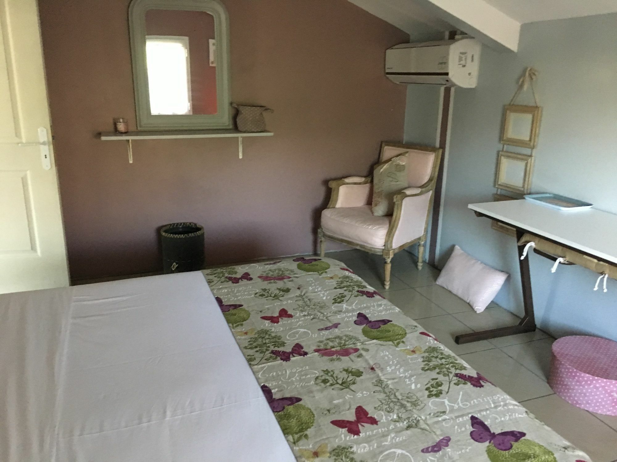 House With 5 Rooms In Etang Sale, With Wonderful Mountain View, Enclos Exterior foto