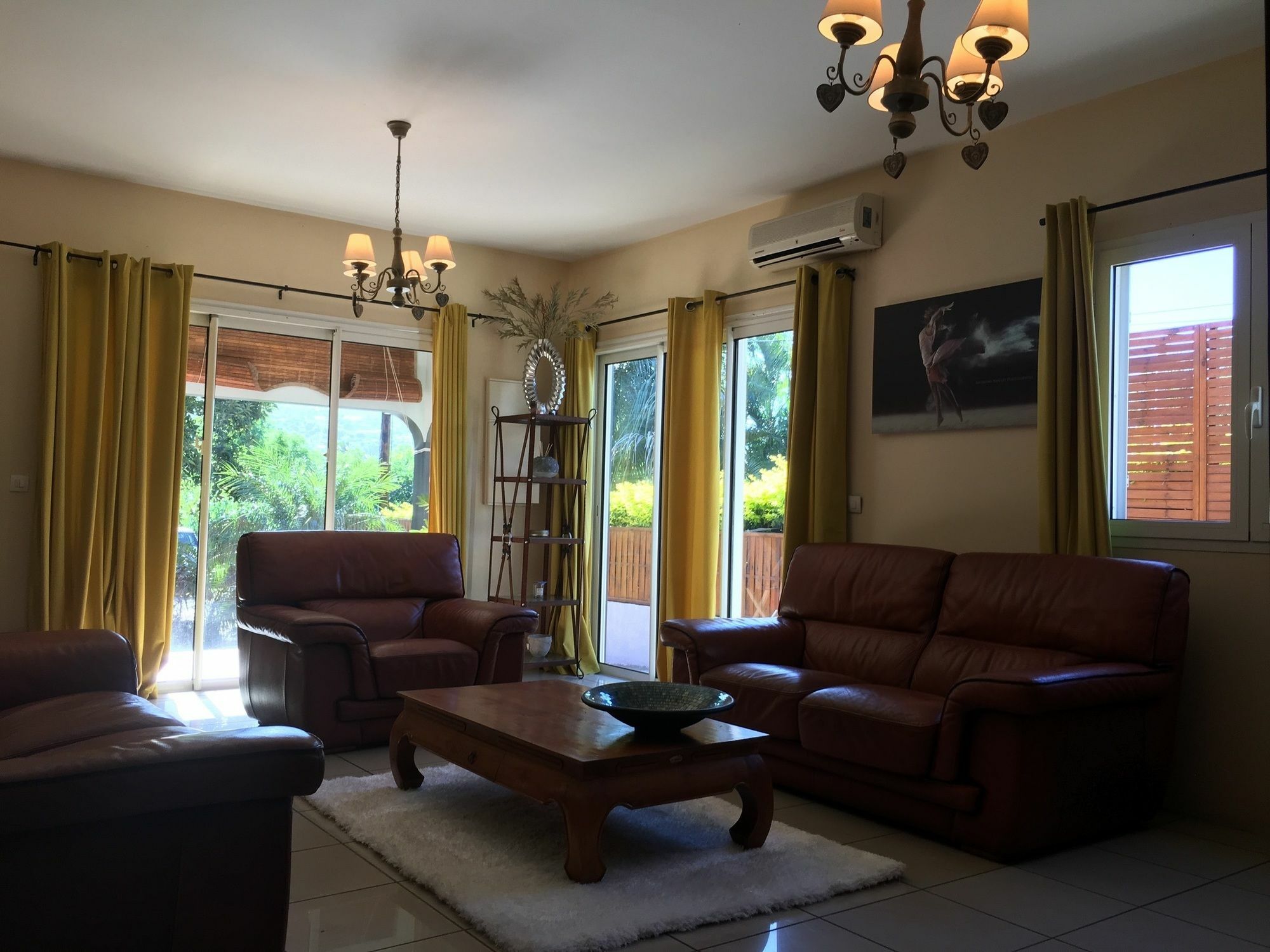 House With 5 Rooms In Etang Sale, With Wonderful Mountain View, Enclos Exterior foto
